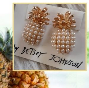 New 🍍Betsey Johnson Pearl Pineapples!